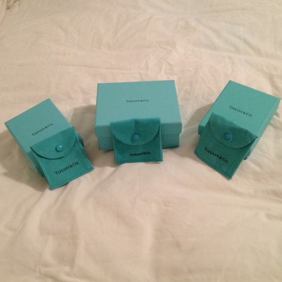 Authentic Tiffany gift box n pouch set