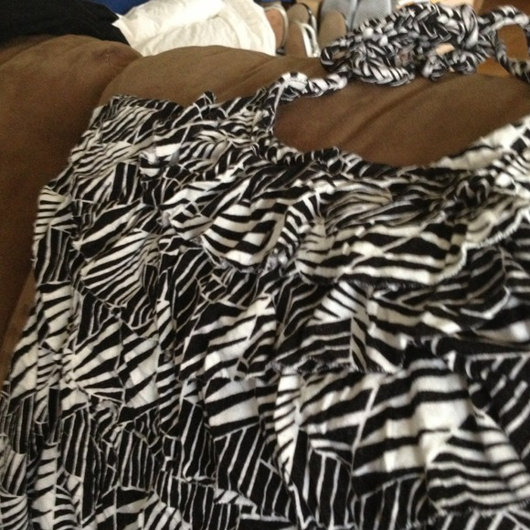 Sassy NWOT Ruffle Halter! - Picture 2 of 2