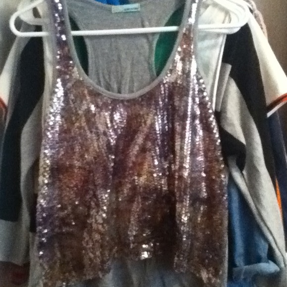 Sparkly tanktop with peacock design