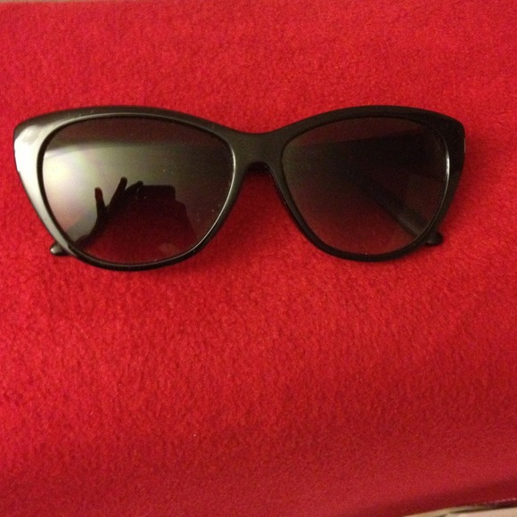 Black Cat Eye Sunnies / Sunglasses NWOT