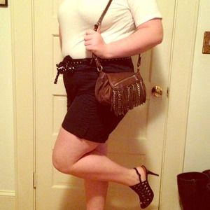 Brown leather shoulder bag with chain accents