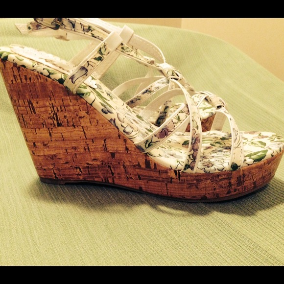 Reduced platform shoes