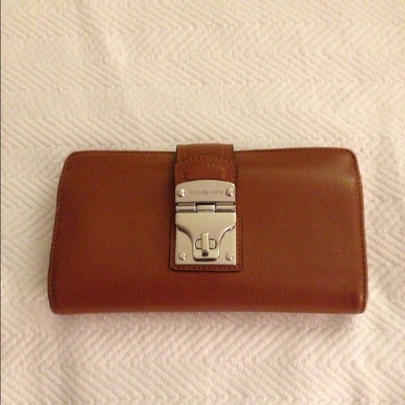 Sold in a bundle. Authentic Michael Kors