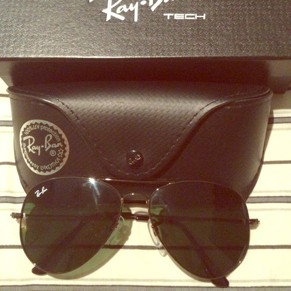 Aviator sunglasses 👈🚫🚫ON HOLD🚫🚫