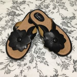 Black Flower Flip-Flops NWOT!