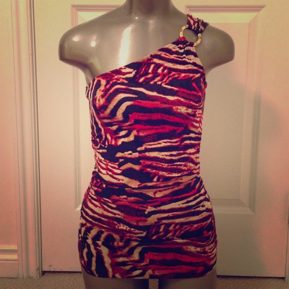 Sold✅Express Leopard Print One-Shoulder Top