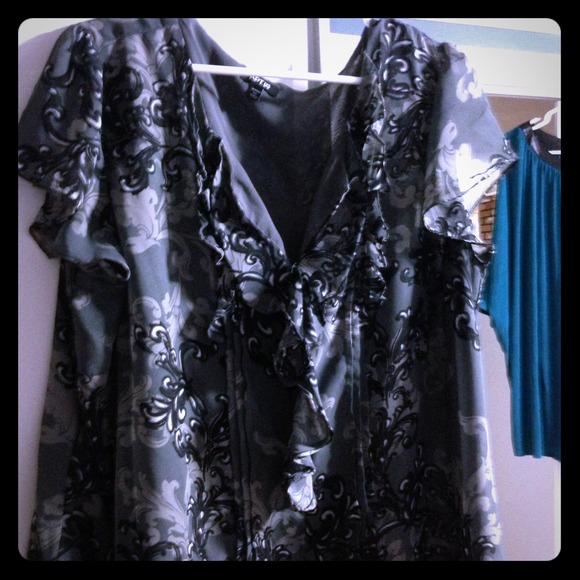 ❌SOLD❌ Size 2x grey and black dress blouse - Picture 1 of 2