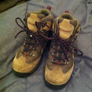 Columbia hiking boots used