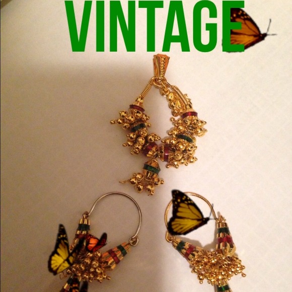💕Beautiful vintage Gold necklace & earring set💕