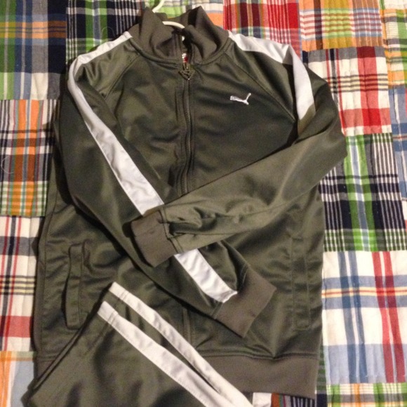 🚫SOLD🚫Boys puma sweatsuit