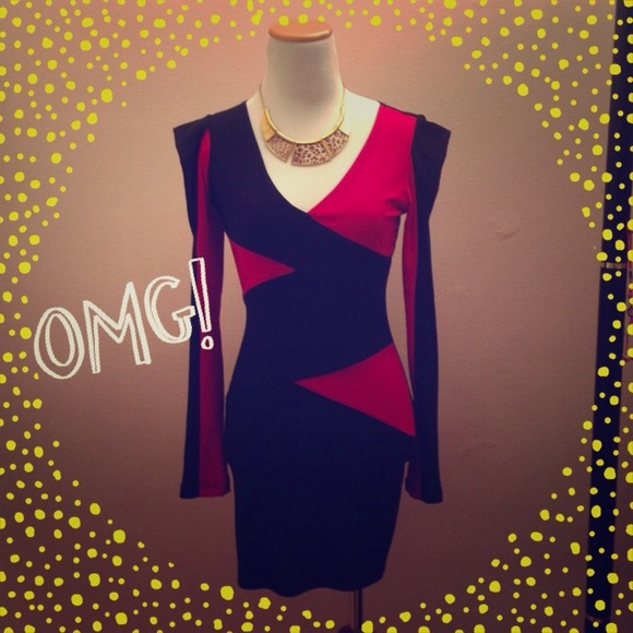 ⛔SOLD⛔💕Stunning edgy long sleeves dress 💕
