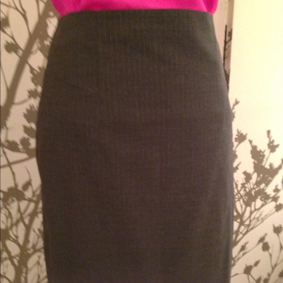 🚫Sold in Bundle🚫 Limited Grey Pinstripe Skirt - Picture 3 of 3