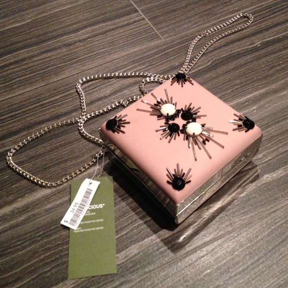 ❌Sold❌ NWT H&M Eco Conscious beaded clutch - Picture 3 of 4