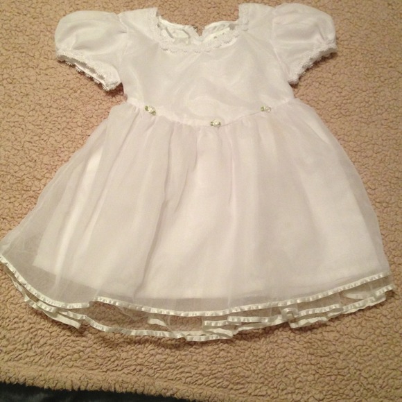 🚫BUNDELED🚫Simple White Little Girl's Dress