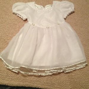🚫BUNDELED🚫Simple White Little Girl's Dress