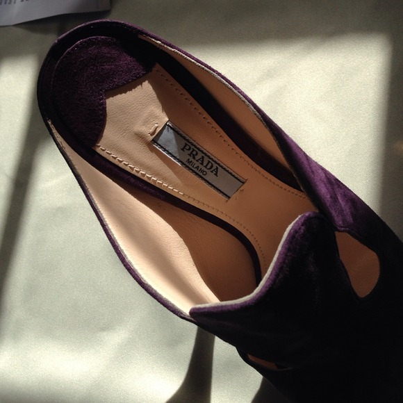 NIB Prada Suede Deep Purple Heels Sz 39 - Picture 2 of 7