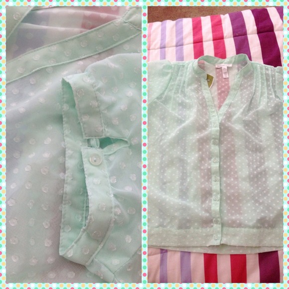 Button up/Sheer top - Picture 2 of 3