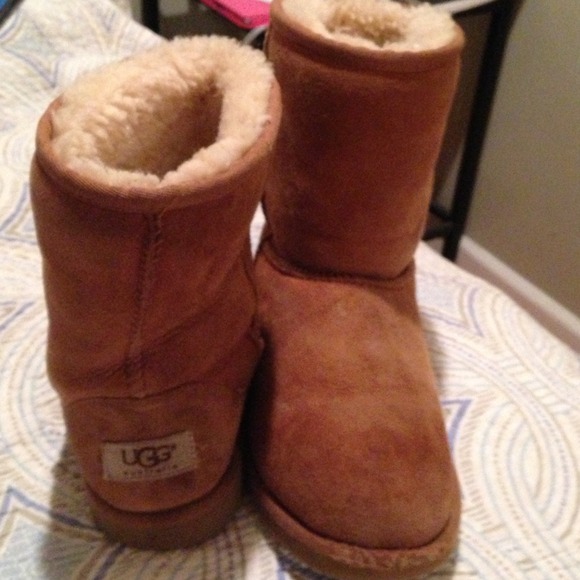 Kids uggs size 3
