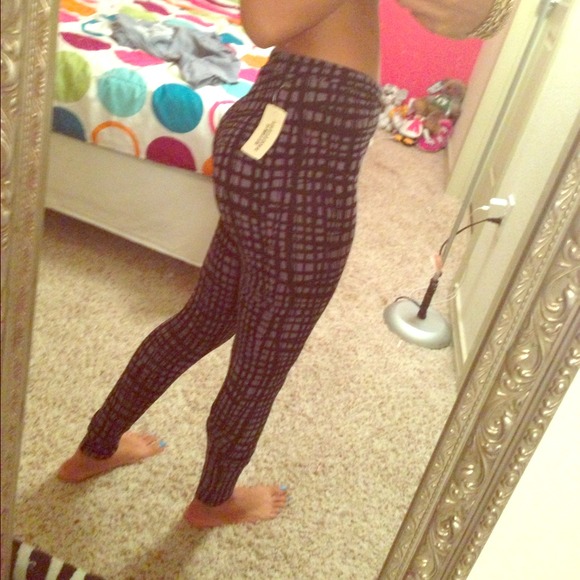 🎉SOLD🎉Grey & black high-waisted leggings