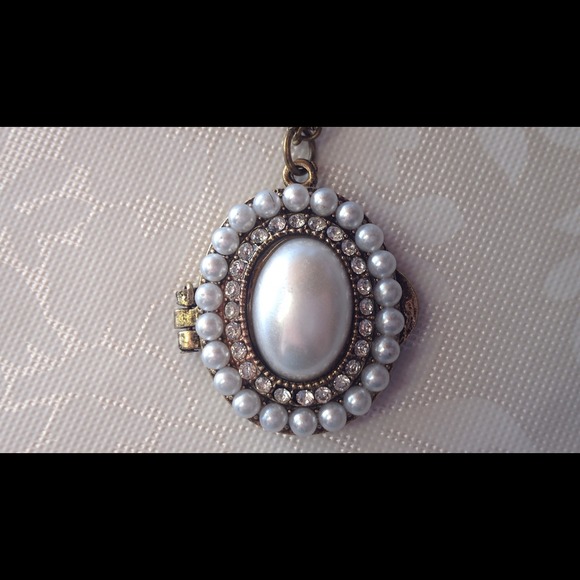 Antique Style Pearl Locket Necklace