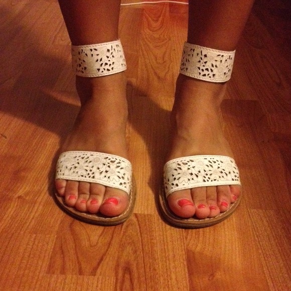 White sandles AMERICAN EAGLE