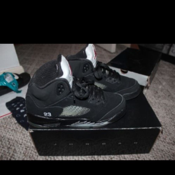 SOLDDDDD 🔥🔥 Metallic 5s sz 5.5y - Picture 2 of 4
