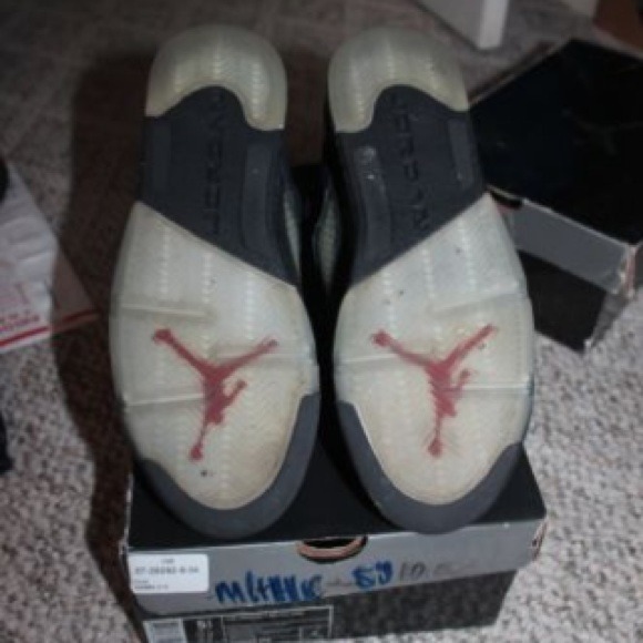 SOLDDDDD 🔥🔥 Metallic 5s sz 5.5y - Picture 4 of 4