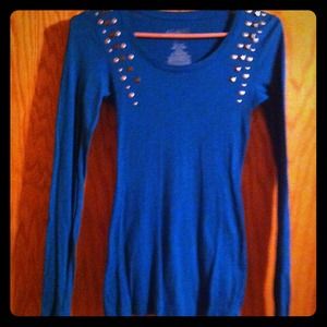 Cute small fitted studded shirt!