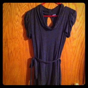 Cute dark grey top, very sexy, very chic.