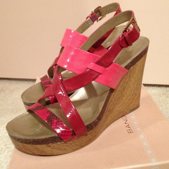 Strappy Wedge by Bandolino size 7 - Picture 2 of 4