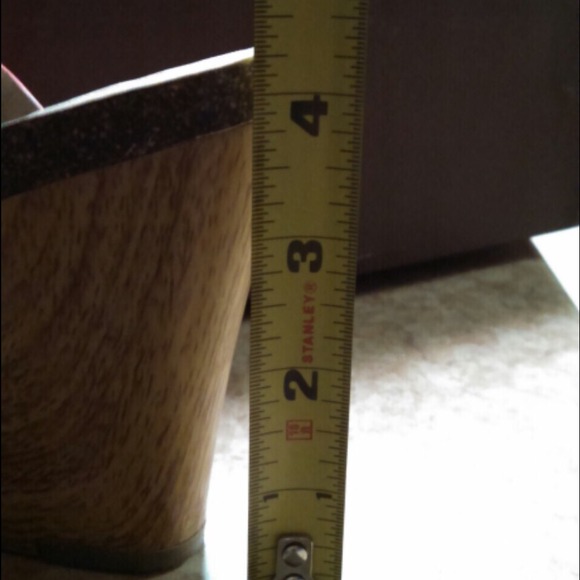 Strappy Wedge by Bandolino size 7 - Picture 4 of 4