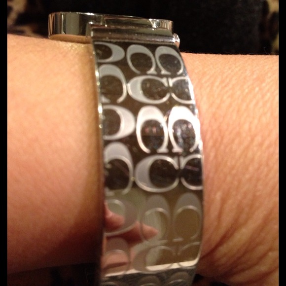 🎀🎀🎀SOLD AUTHENTIC  COACH WATCH🎀🎀🎀 - Picture 3 of 4