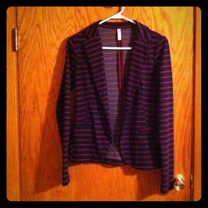 Very cute blazer. Great for fall or winter