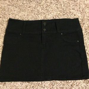 Ellemenno Small Black Skirt