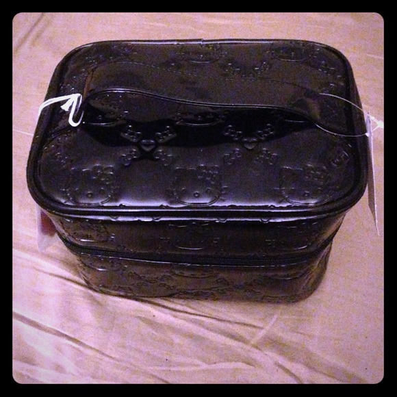 💢💢Hold 💢💢Hello Kitty make up bag