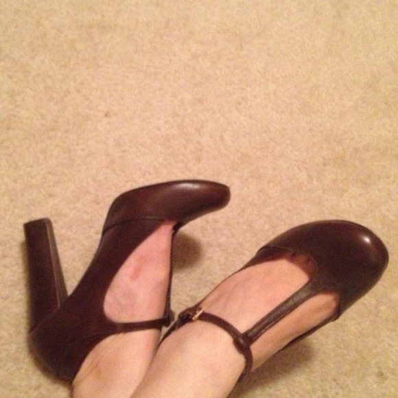 High heel shoe