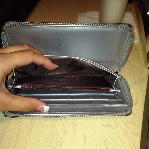 ⛔️SOLD⛔️Silver and black sparkly zebra wallet - Picture 3 of 4