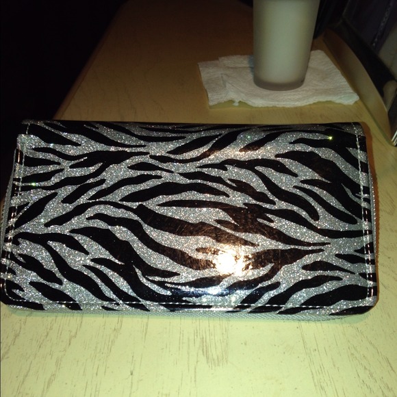 ⛔️SOLD⛔️Silver and black sparkly zebra wallet - Picture 4 of 4