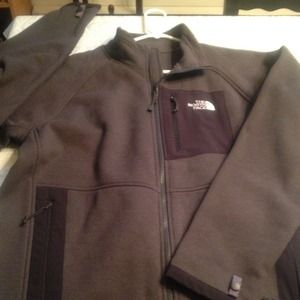 Large new north face zip up Denali jacket!