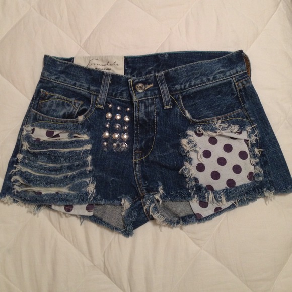 🚫🚫🚫SOLD🚫🚫🚫Low rise studded denim shorts