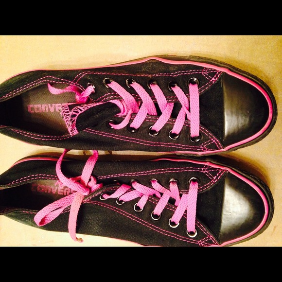🚫BUNDLED🚫🎀all black chucks with pink detail!!🎀 - Picture 1 of 3