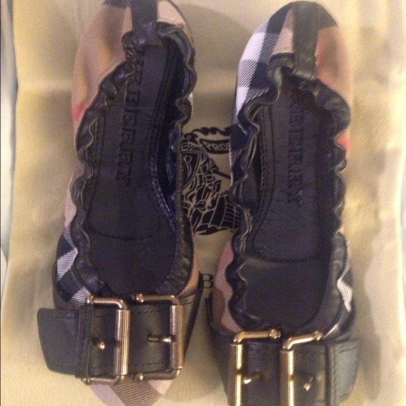 ❌Sold❌ Burberry Buckle Flats