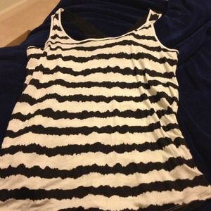Sleeveless shirt with design on back