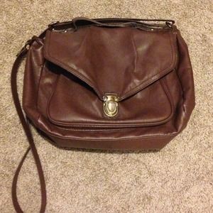 Brown cross body bag. 👜