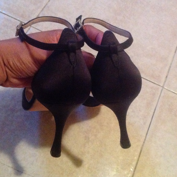 Manolo Blahnik Satin Heels Pumps Shoes Size 38.5 - Picture 3 of 4