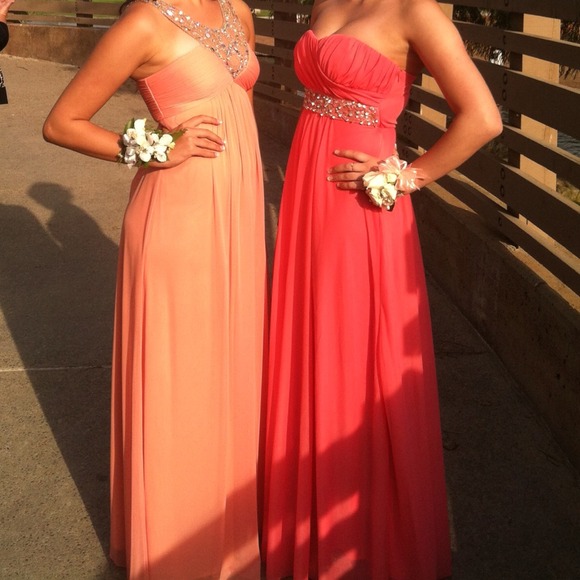 Evening dress - Picture 1 of 3