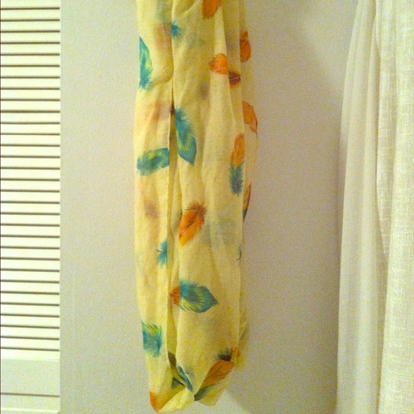 💥SOLD 💋 Feather infinity scarf❤