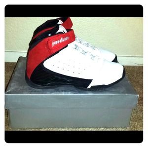 👀Jordan Team Strong wht/blk/red ..Super Clean 👀