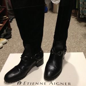 Etienne Aigner Viola black suede boots