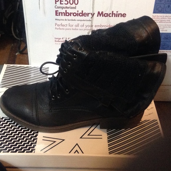 Boots - Picture 3 of 3